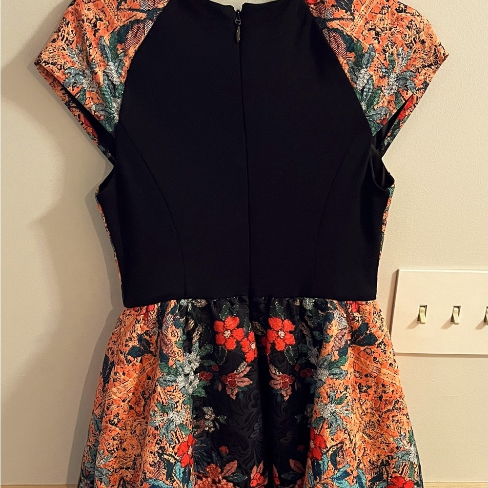 Bebe dress size 4 worn once. Excellent condition